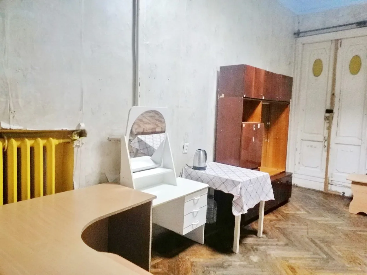 Продається комунальна квартира