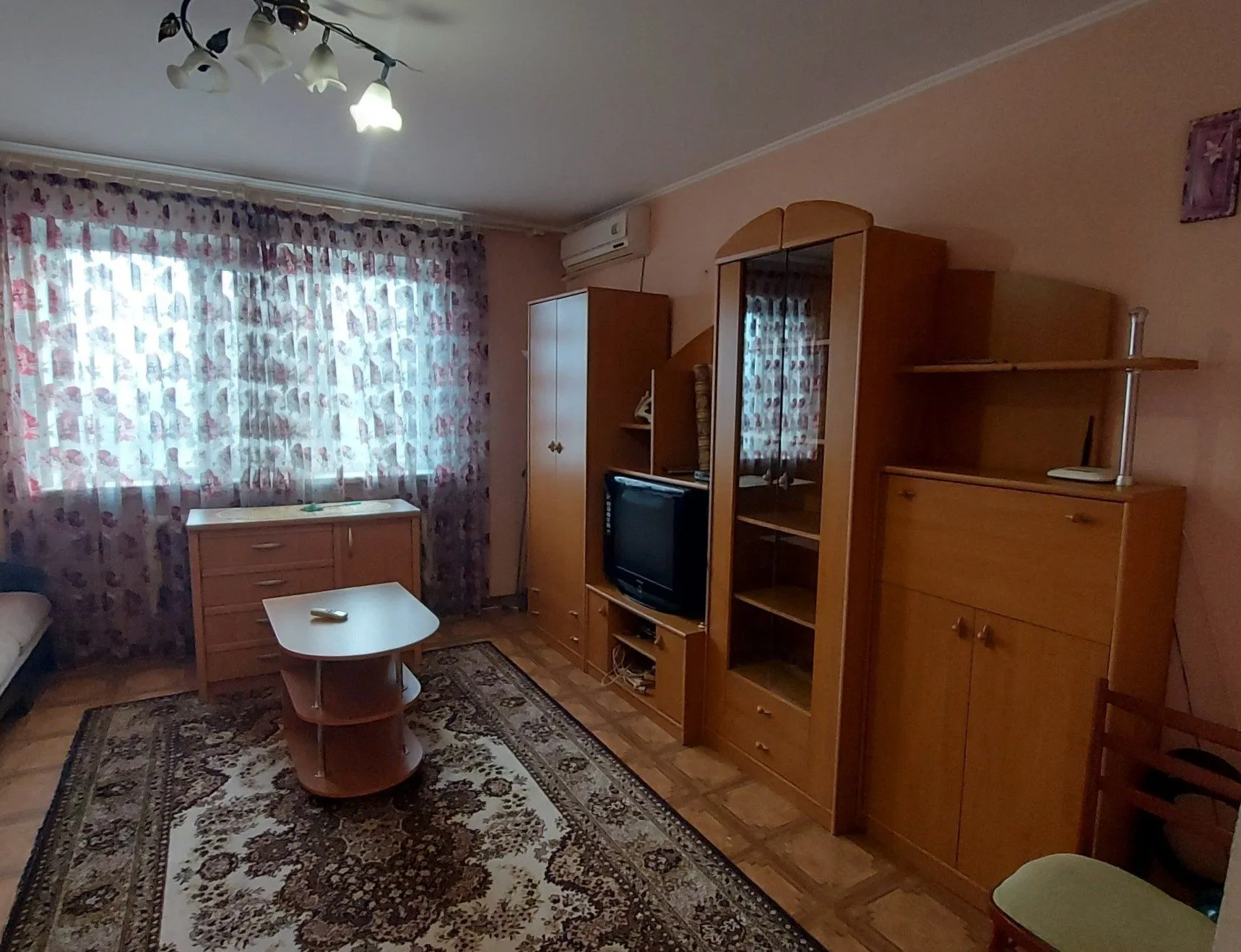 Продається комунальна квартира